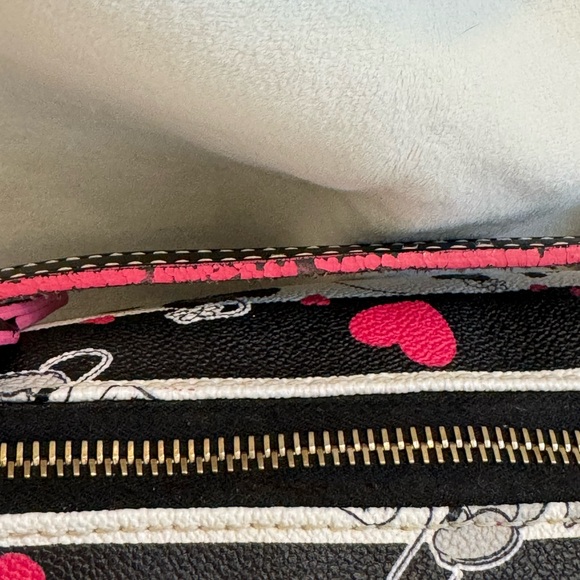 Dooney & Bourke Disney Sweethearts - 2014 Mickey and Minnie Small Barrel… - Picture 4 of 15